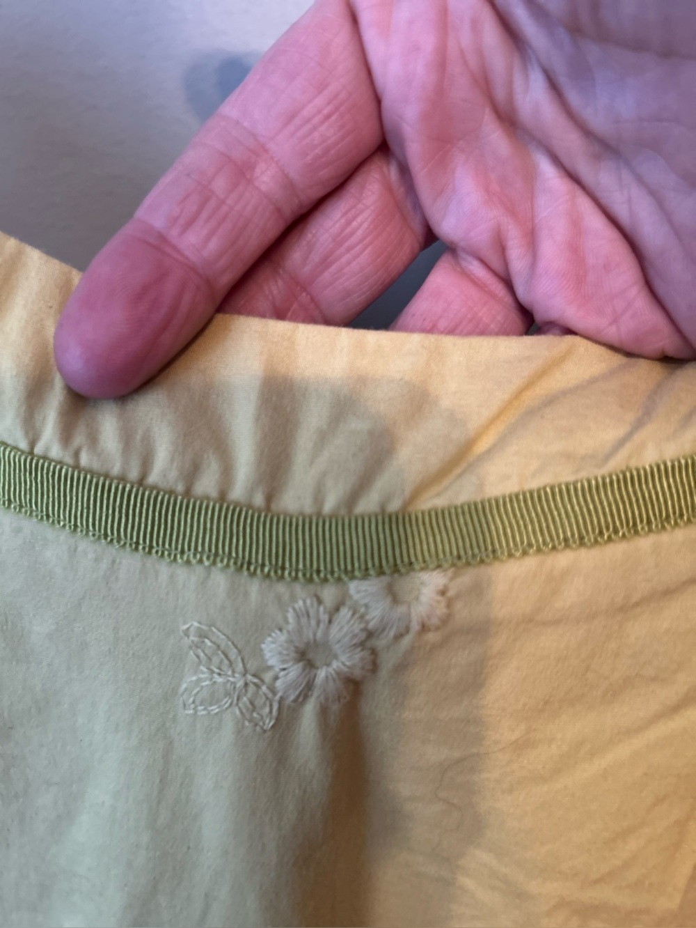✌️4/$20✌️ Embroidered sundress - Picture 6 of 14